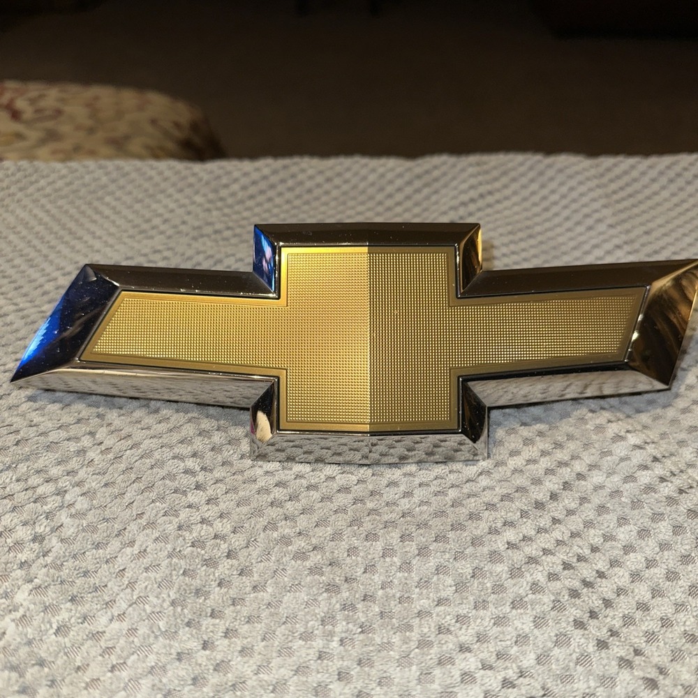GM‎ Chevrolet front bumper grille gold chrome Bowtie Emblem Badge 22743585